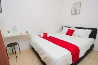 Отель Reddoorz Near Plaza Araya Malang Blimbing  Номер фото