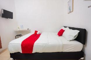 Отель Reddoorz Near Plaza Araya Malang Blimbing  Номер фото